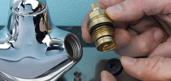 cac-thao-voi-nuoc-rua-bat-bi-ro-ri Cách tháo vòi nước rửa bát khi bị rò rỉ