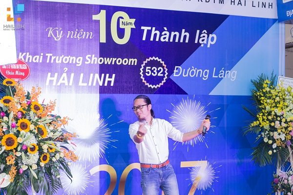 danh-hai-vuong-rau-gop-mat-tai-khai-truong-showroom-532-duong-lang Danh hài Vượng Râu làm nóng không khí lễ khai trương Showroom Hải Linh mới tại 532 Đường Láng