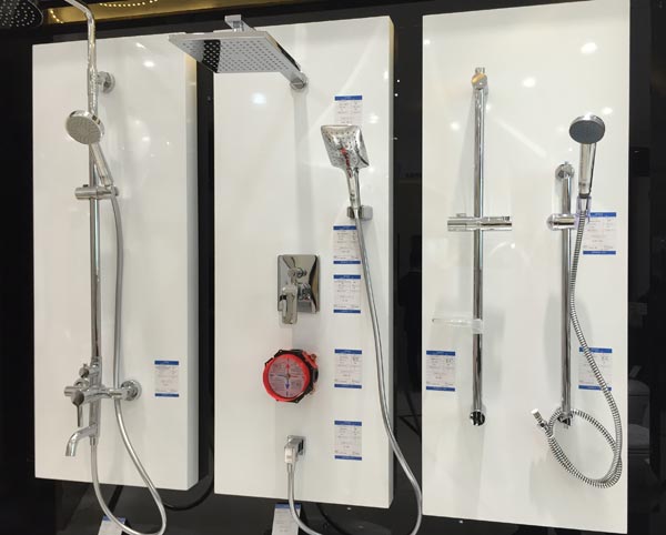 Sen tắm Cotto sở hữu thiết kế sang trọng, lịch sự phù hợp kiến trúc Việt