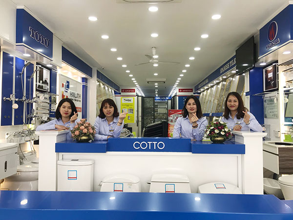 showroom-hai-linh-don-luong-khach-hang-gap-doi-ngay-thuong-1 Đội ngũ nhân viên Hải Linh chuyên nghiệp nhiệt tình năng động