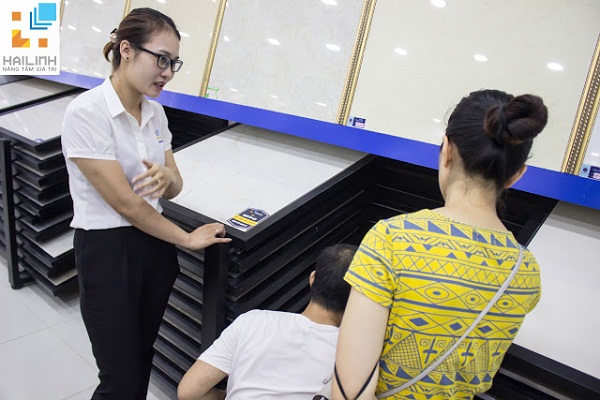 Nhân viên tư vấn tại Showroom 532 Đường Láng luôn chuyên nghiệp, tận tình và chu đáo